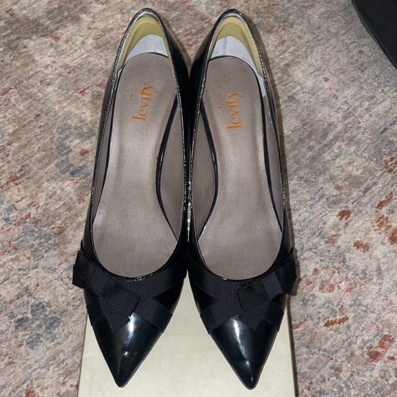 Levity Bow Heels - Picture 2 of 4
